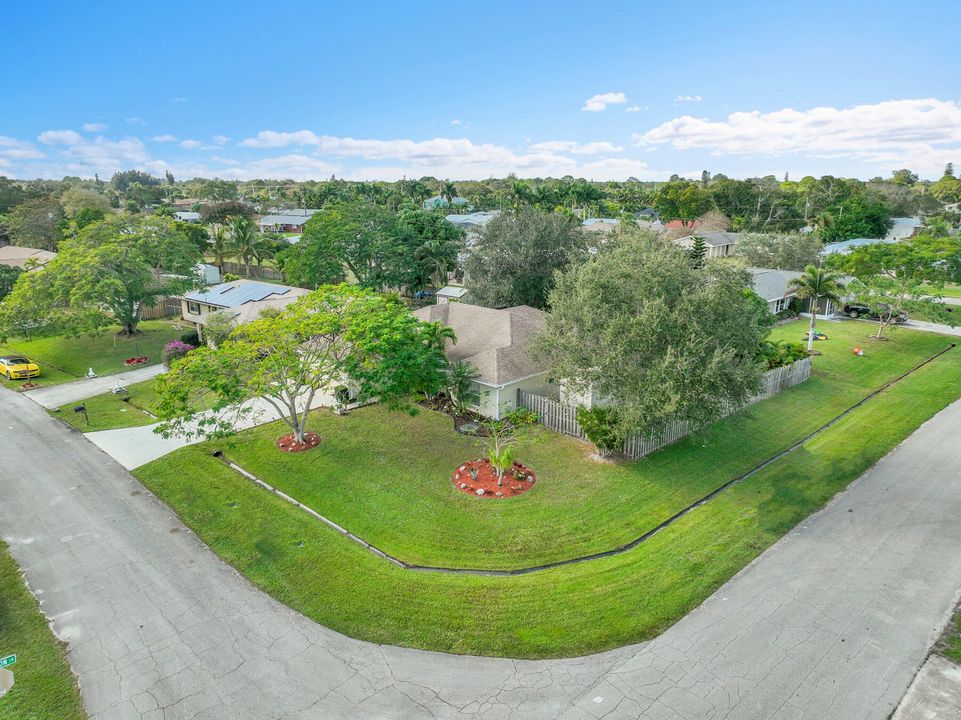 For Sale: $374,900 (3 beds, 2 baths, 1583 Square Feet)