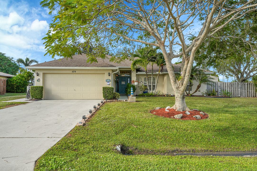 For Sale: $374,900 (3 beds, 2 baths, 1583 Square Feet)