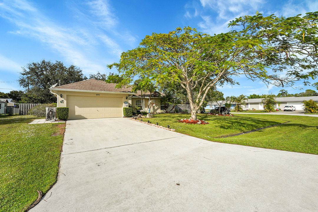 For Sale: $374,900 (3 beds, 2 baths, 1583 Square Feet)