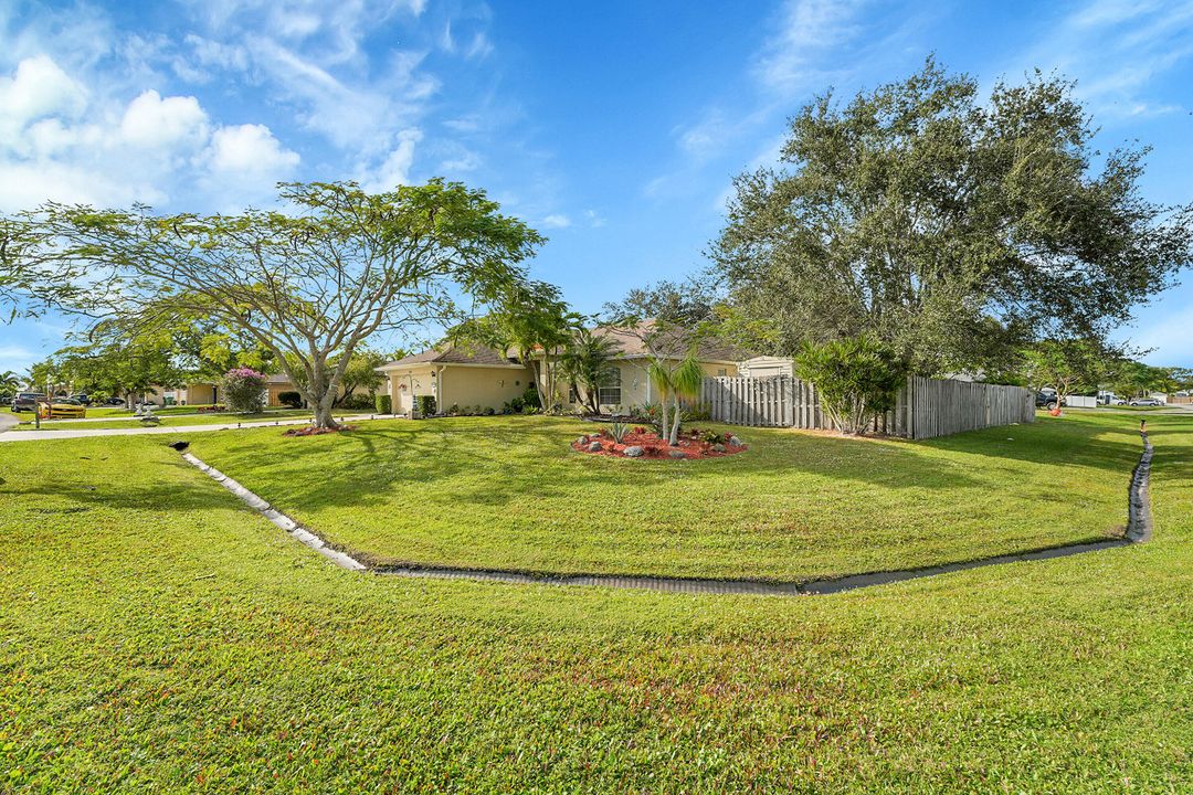 For Sale: $374,900 (3 beds, 2 baths, 1583 Square Feet)