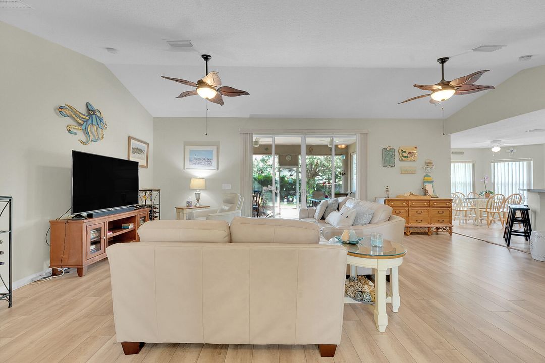 For Sale: $374,900 (3 beds, 2 baths, 1583 Square Feet)