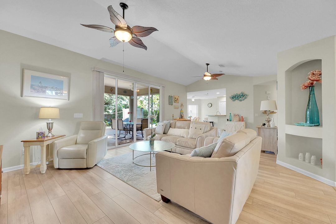 For Sale: $374,900 (3 beds, 2 baths, 1583 Square Feet)