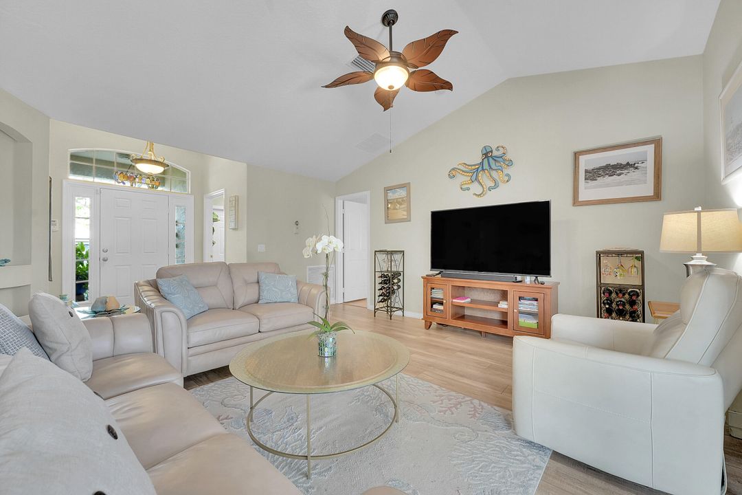 For Sale: $374,900 (3 beds, 2 baths, 1583 Square Feet)