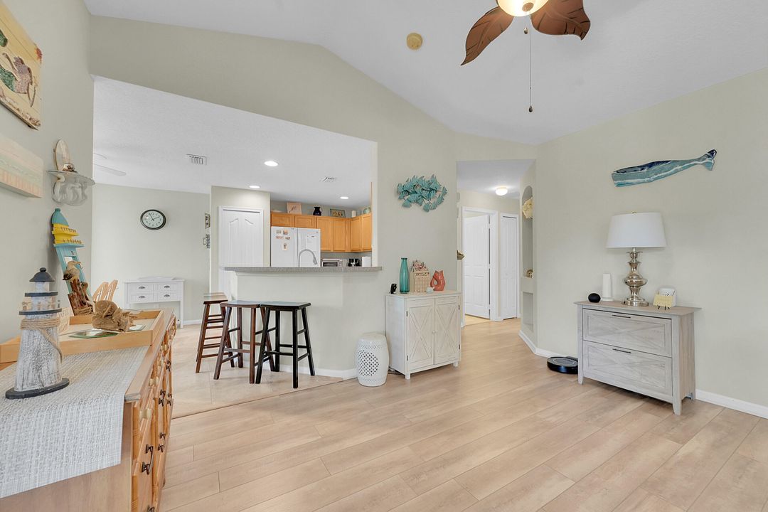 For Sale: $374,900 (3 beds, 2 baths, 1583 Square Feet)