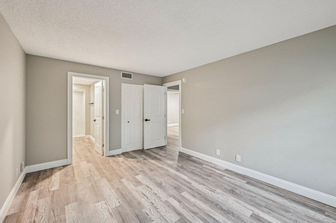 For Rent: $2,800 (2 beds, 2 baths, 936 Square Feet)