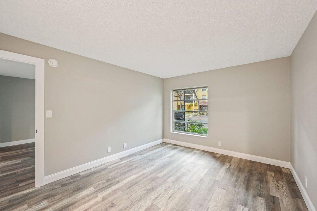 For Rent: $2,800 (2 beds, 2 baths, 936 Square Feet)