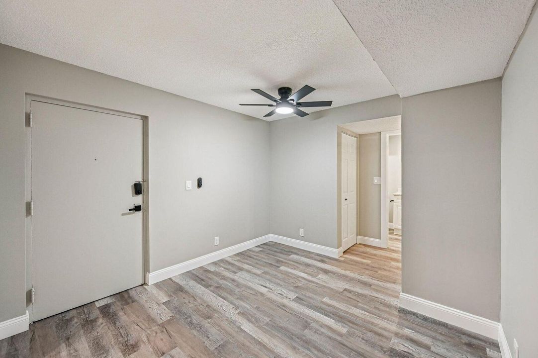 For Rent: $2,800 (2 beds, 2 baths, 936 Square Feet)