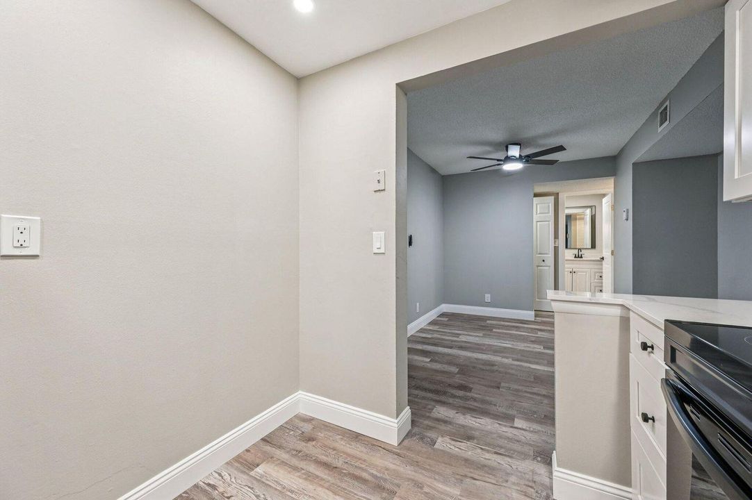 For Rent: $2,800 (2 beds, 2 baths, 936 Square Feet)