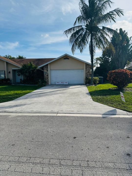 For Sale: $499,999 (4 beds, 2 baths, 1934 Square Feet)