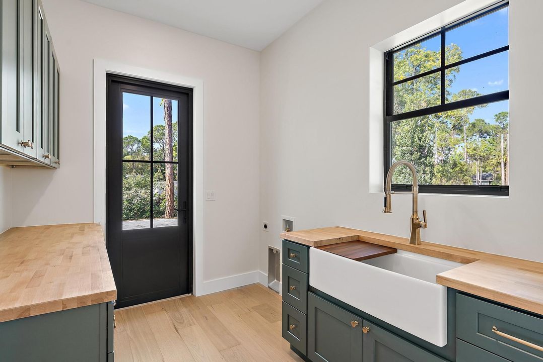 На продажу: $2,500,000 (5 спален, 4 ванн, 3832 Квадратных фут)