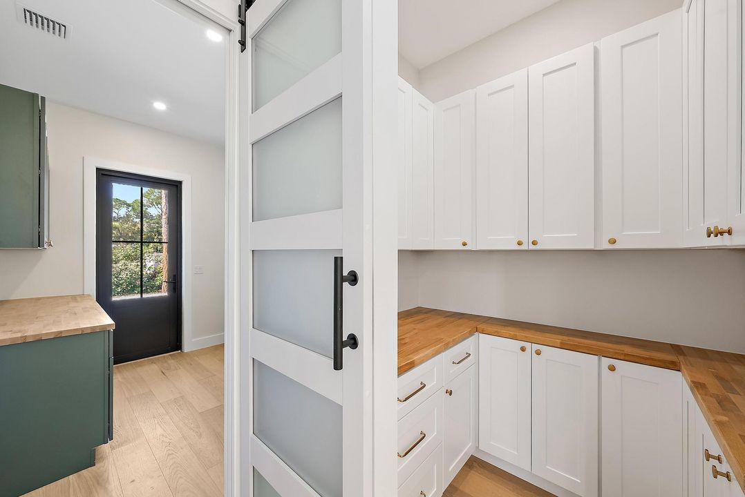 На продажу: $2,500,000 (5 спален, 4 ванн, 3832 Квадратных фут)