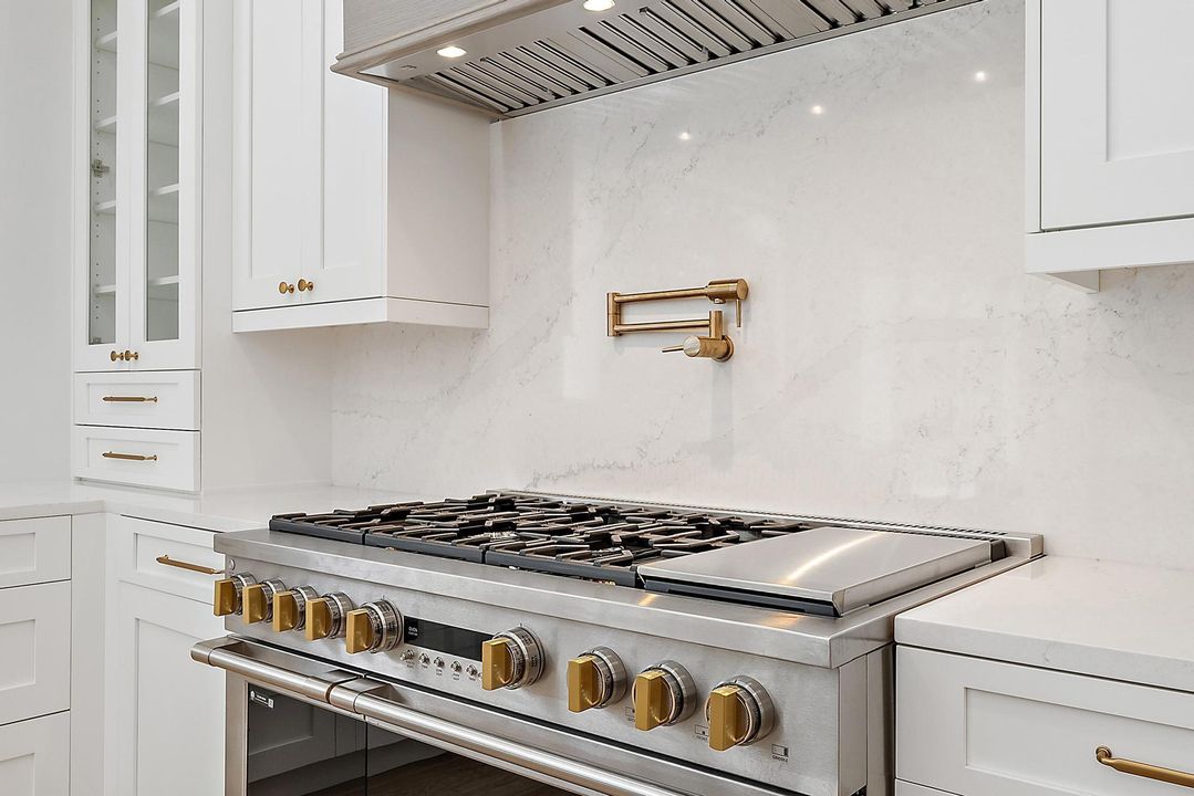 На продажу: $2,500,000 (5 спален, 4 ванн, 3832 Квадратных фут)