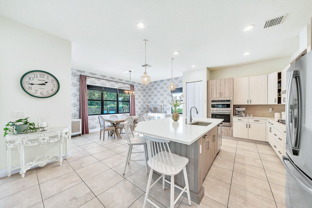 For Sale: $960,000 (5 beds, 4 baths, 3016 Square Feet)