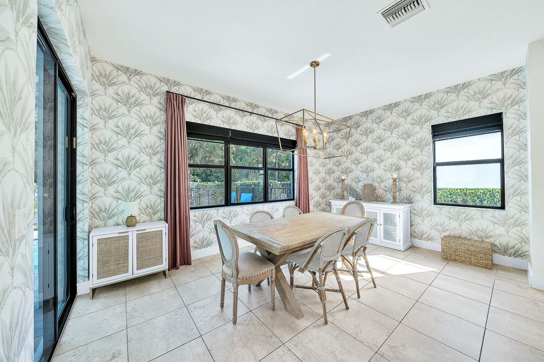 For Sale: $960,000 (5 beds, 4 baths, 3016 Square Feet)