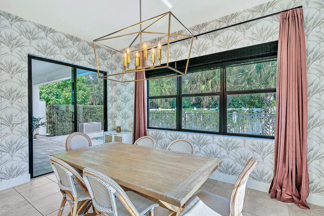 For Sale: $960,000 (5 beds, 4 baths, 3016 Square Feet)