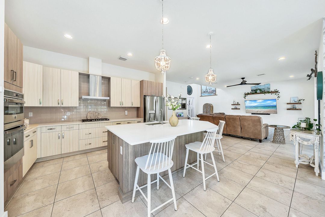 For Sale: $960,000 (5 beds, 4 baths, 3016 Square Feet)