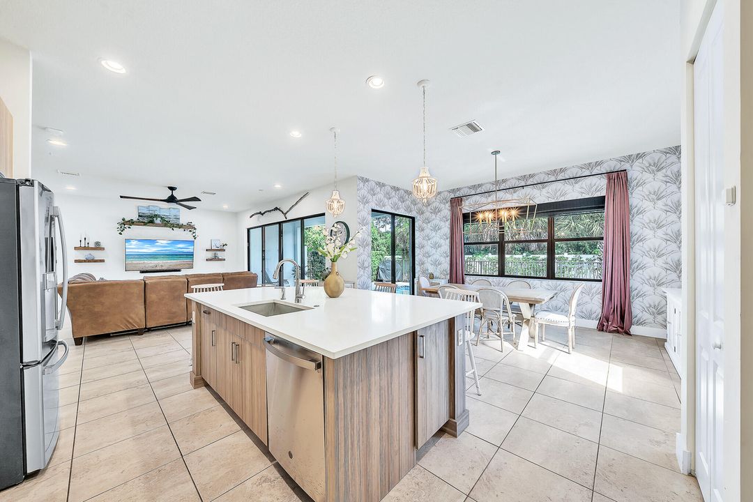 For Sale: $960,000 (5 beds, 4 baths, 3016 Square Feet)