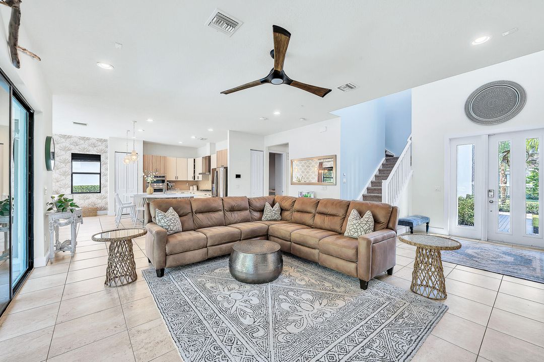 For Sale: $960,000 (5 beds, 4 baths, 3016 Square Feet)