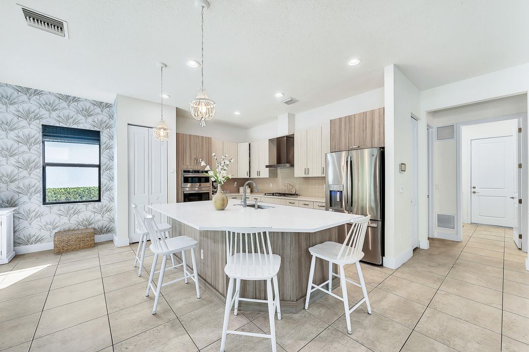 For Sale: $960,000 (5 beds, 4 baths, 3016 Square Feet)