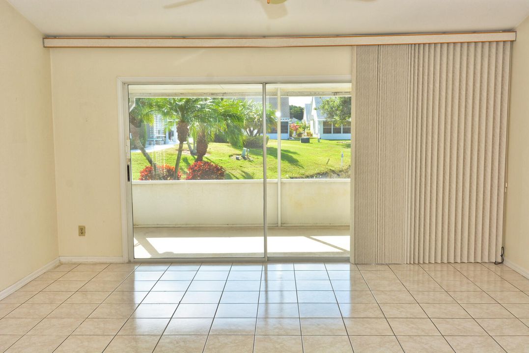 待售: $264,000 (2 贝兹, 2 浴室, 1181 平方英尺)