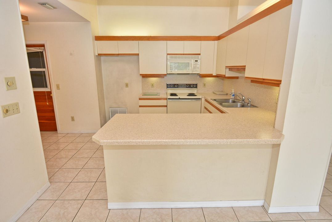 待售: $264,000 (2 贝兹, 2 浴室, 1181 平方英尺)