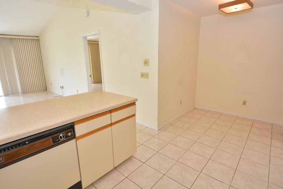 待售: $264,000 (2 贝兹, 2 浴室, 1181 平方英尺)