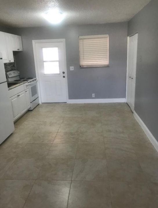 For Rent: $2,125 (2 beds, 1 baths, 900 Square Feet)
