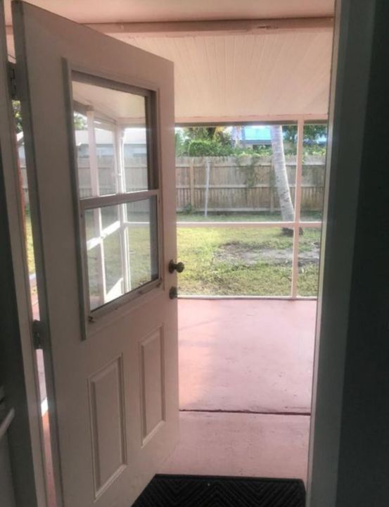 For Rent: $2,125 (2 beds, 1 baths, 900 Square Feet)