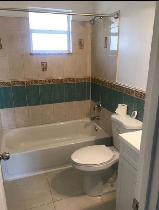 For Rent: $2,125 (2 beds, 1 baths, 900 Square Feet)