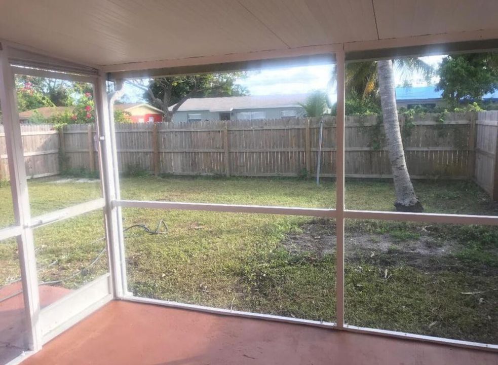 For Rent: $2,125 (2 beds, 1 baths, 900 Square Feet)