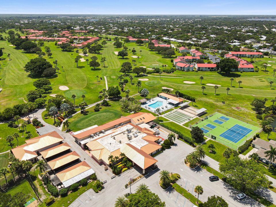 For Sale: $246,000 (2 beds, 2 baths, 1186 Square Feet)