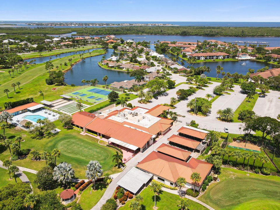 For Sale: $246,000 (2 beds, 2 baths, 1186 Square Feet)