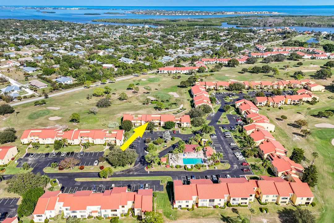 For Sale: $246,000 (2 beds, 2 baths, 1186 Square Feet)