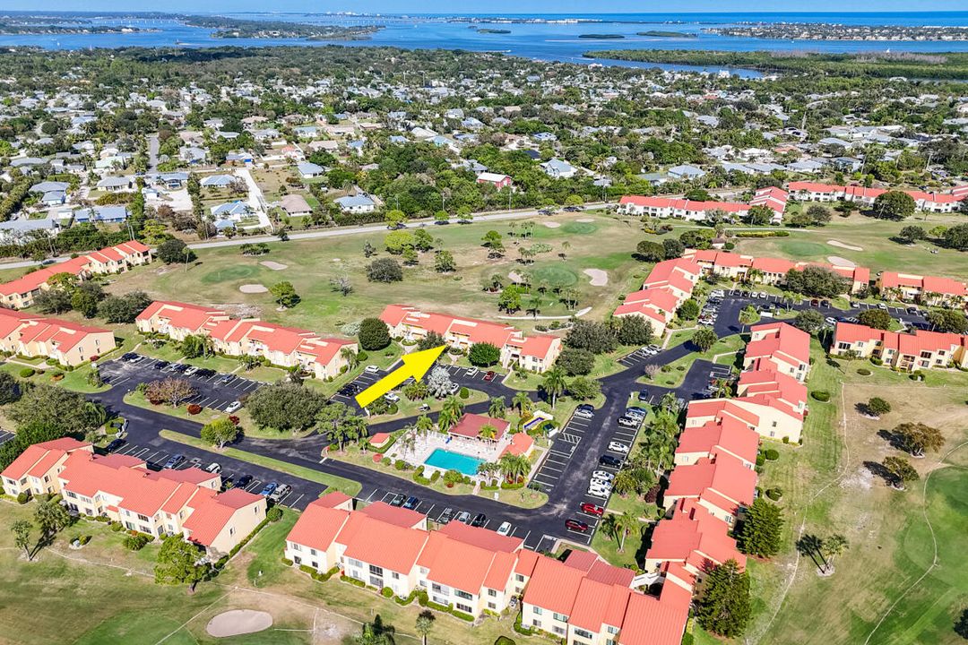 For Sale: $246,000 (2 beds, 2 baths, 1186 Square Feet)