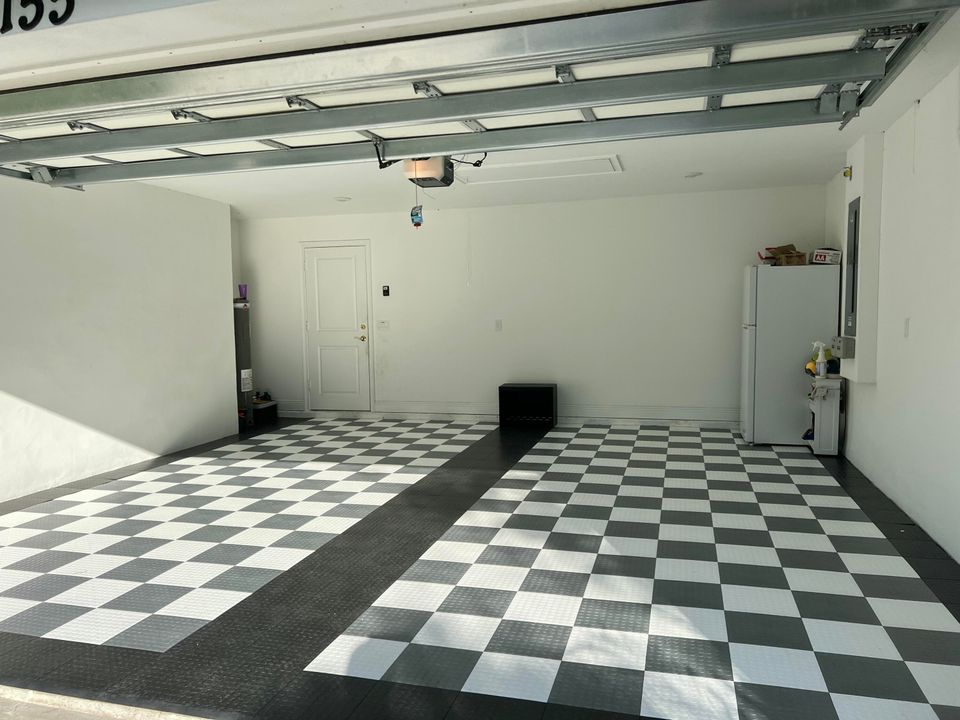 For Rent: $15,000 (3 beds, 2 baths, 2102 Square Feet)