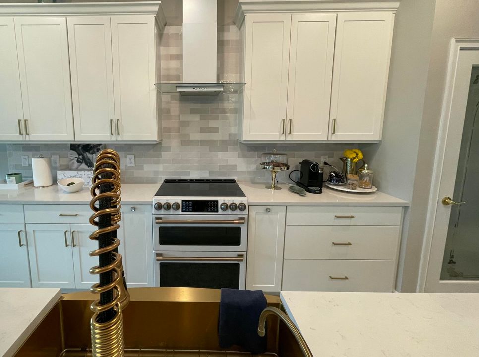 For Rent: $15,000 (3 beds, 2 baths, 2102 Square Feet)