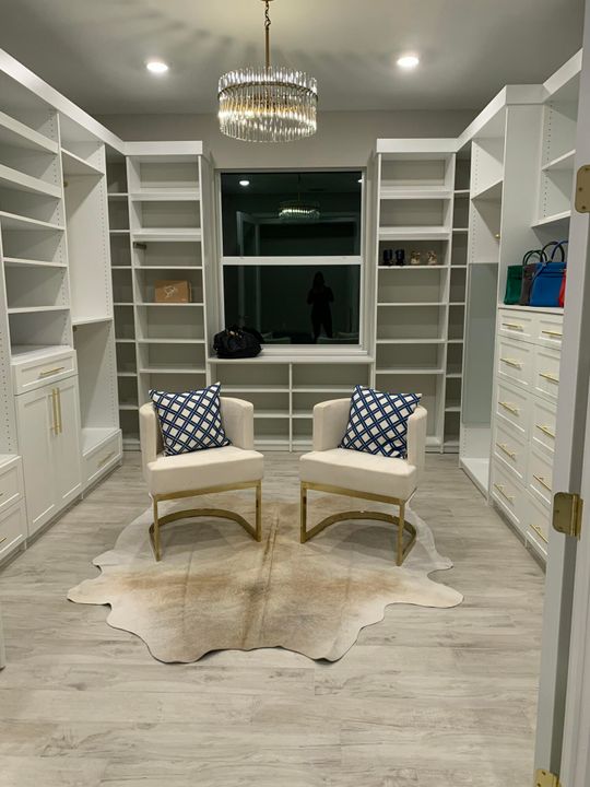 For Rent: $15,000 (3 beds, 2 baths, 2102 Square Feet)