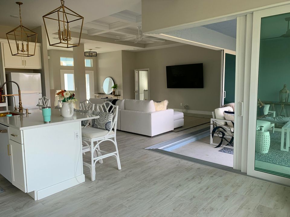 For Rent: $15,000 (3 beds, 2 baths, 2102 Square Feet)