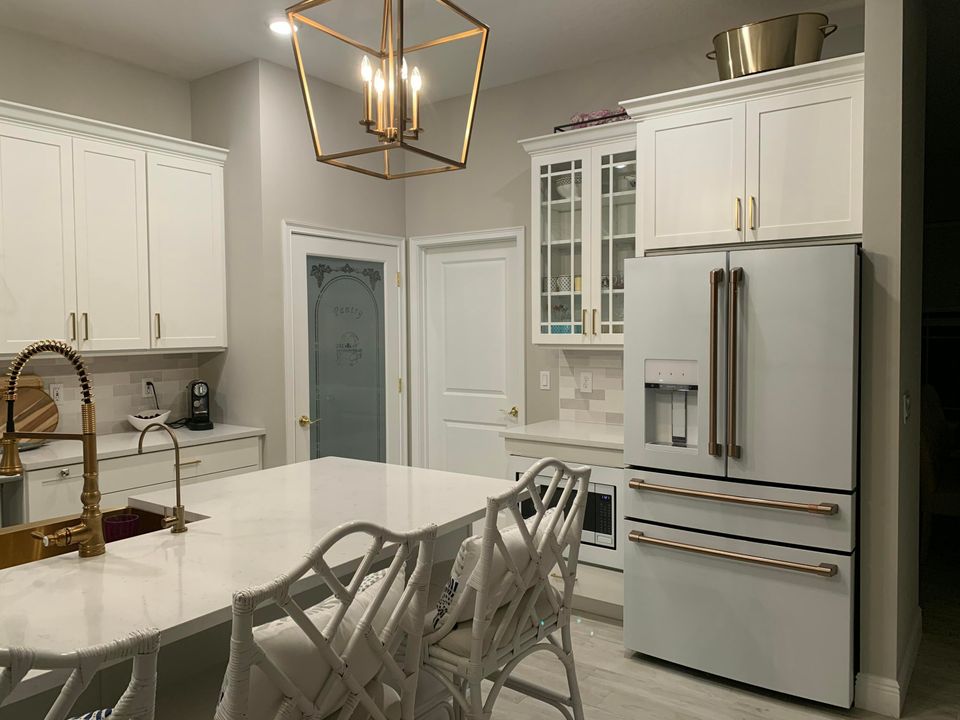 For Rent: $15,000 (3 beds, 2 baths, 2102 Square Feet)