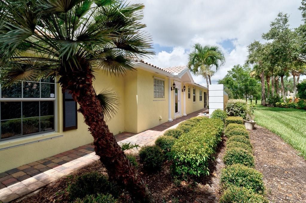 For Sale: $389,000 (2 beds, 2 baths, 1542 Square Feet)