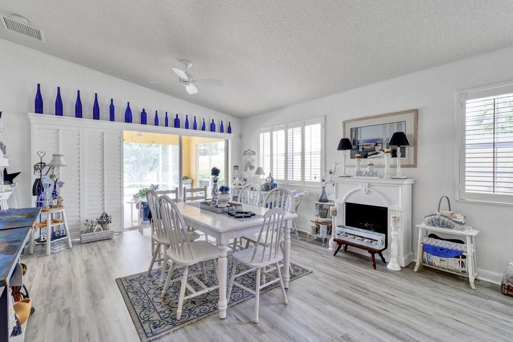 For Sale: $389,000 (2 beds, 2 baths, 1542 Square Feet)