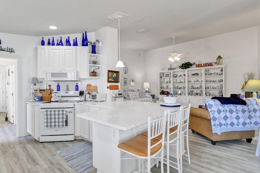 For Sale: $389,000 (2 beds, 2 baths, 1542 Square Feet)