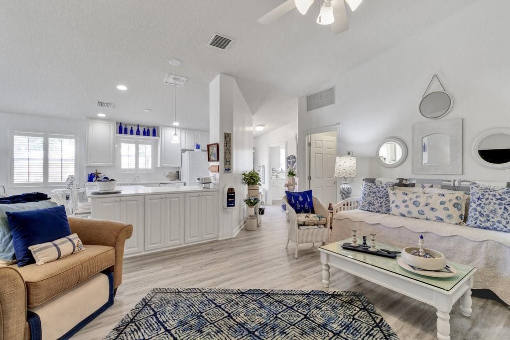 For Sale: $389,000 (2 beds, 2 baths, 1542 Square Feet)