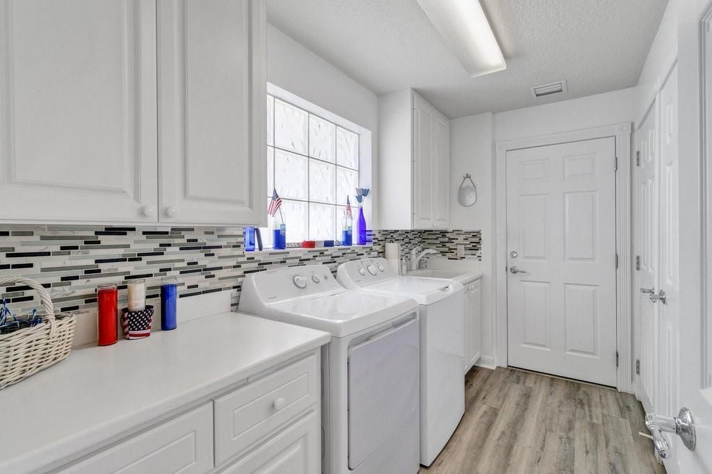 For Sale: $389,000 (2 beds, 2 baths, 1542 Square Feet)