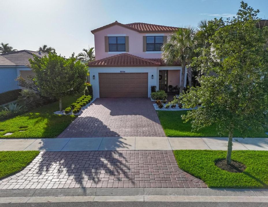 For Sale: $540,000 (3 beds, 2 baths, 1712 Square Feet)