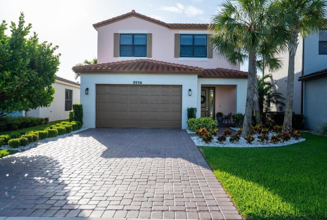 For Sale: $540,000 (3 beds, 2 baths, 1712 Square Feet)