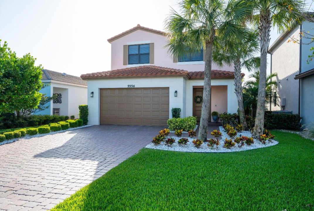 For Sale: $540,000 (3 beds, 2 baths, 1712 Square Feet)