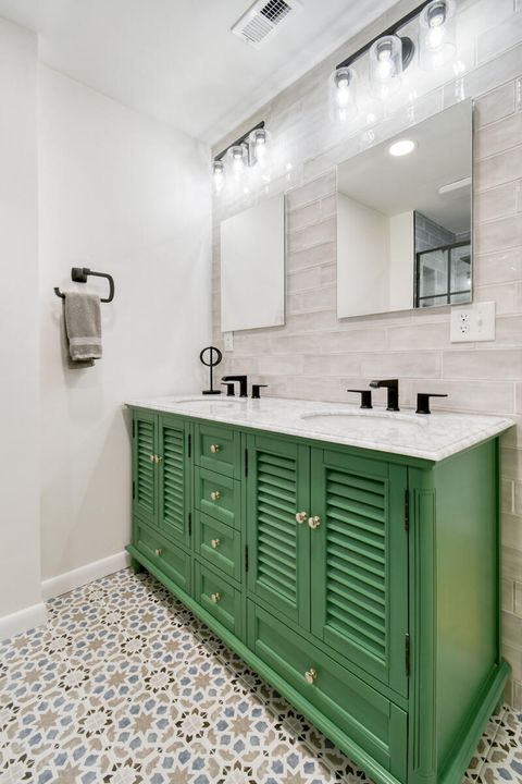 For Sale: $246,000 (2 beds, 2 baths, 1186 Square Feet)