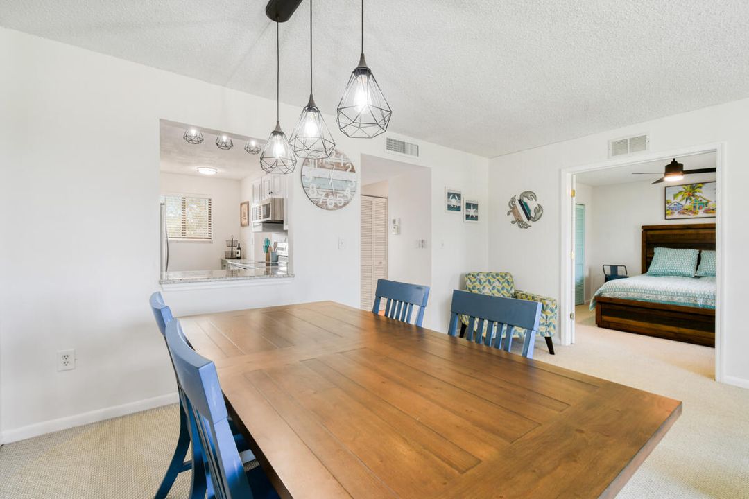 For Sale: $246,000 (2 beds, 2 baths, 1186 Square Feet)