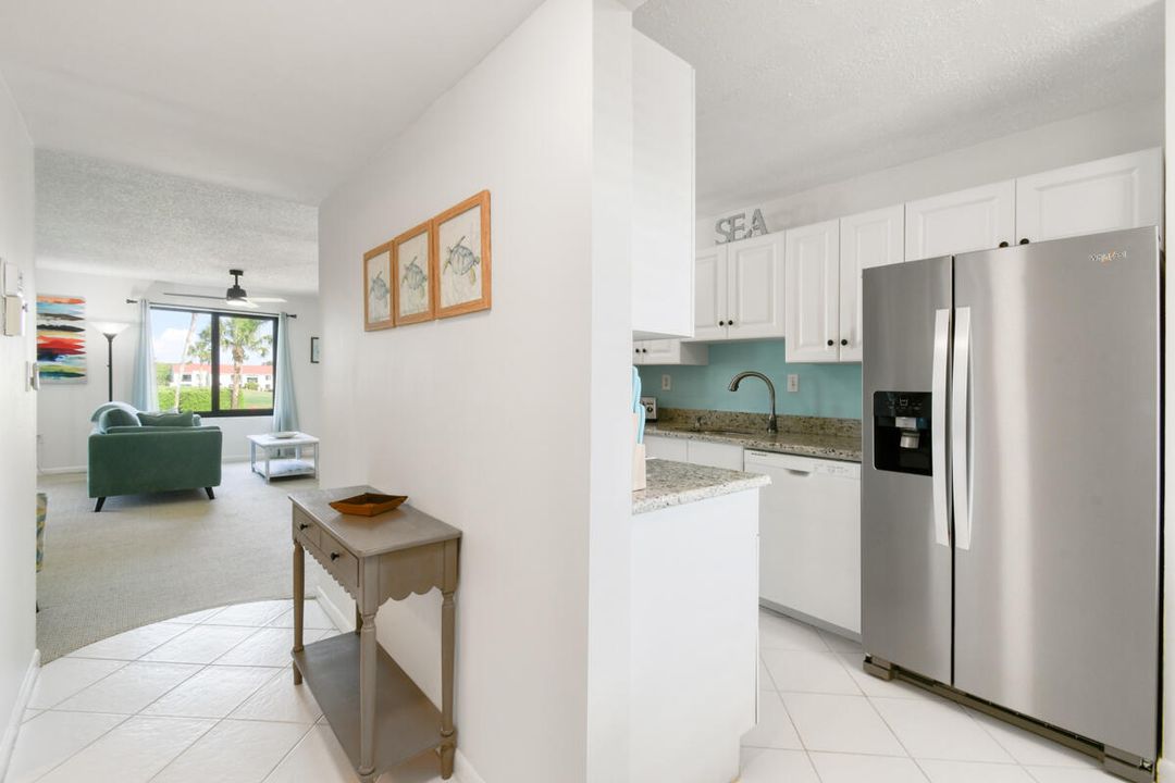 For Sale: $246,000 (2 beds, 2 baths, 1186 Square Feet)